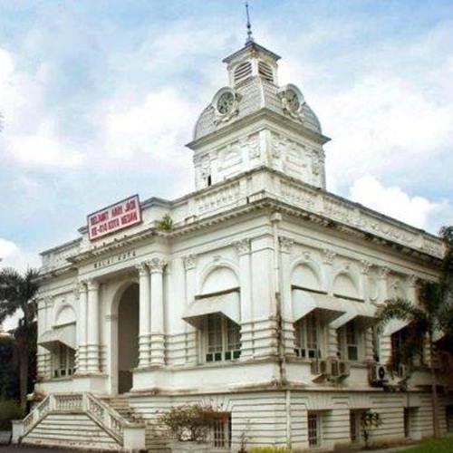 Gedung Pertemuan & Balai Kota Gedung Pertemuan & Balai Kota